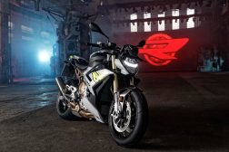 2021-BMW-S1000R-21