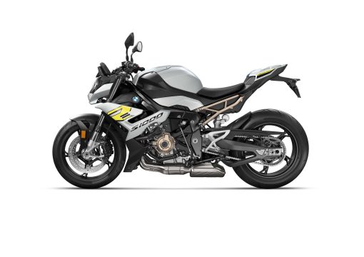 2021-BMW-S1000R-41