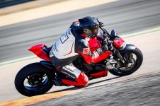 2022-Ducati-Streetfighter-V2-press-launch-04